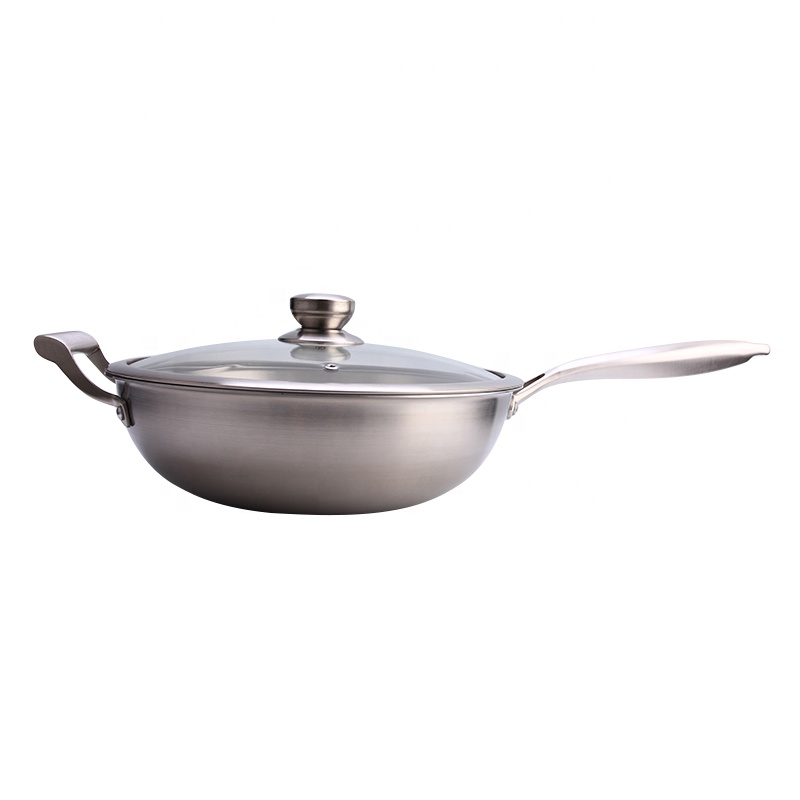 wok din oțel inoxidabil cu capac și mâner vizibil